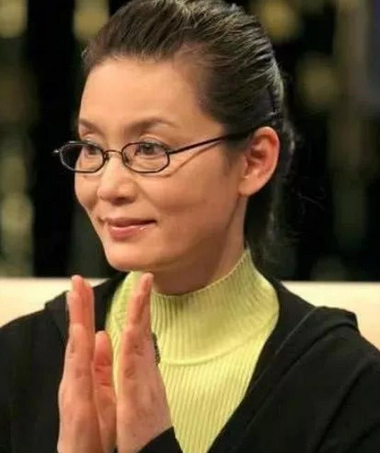 65岁潘虹近照，隐瞒了20年的才子前夫，是他