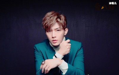 ​炎亚纶喜欢夏天的意思是什么？指的是他喜欢汪东城？