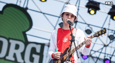 ​张哲轩个人资料被扒，家境不错的他居然靠女人？