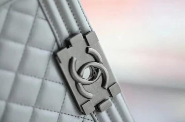 包包五金掉色修复方法（奢侈品包包五金掉色磨损怎么办）(2)