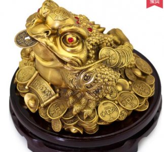 ​三脚蟾蜍摆放有什么禁忌（三足金蟾喜居宝地，摆放的位置很有讲究！一早一晚都
