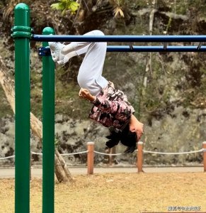 ​从‘安心事件’到豪门贵妇，黄心颖晒单杠照否认怀孕！