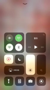 ​苹果手机怎么投屏到电视上全屏观看电视剧(苹果手机投屏电视如何让电视满屏)