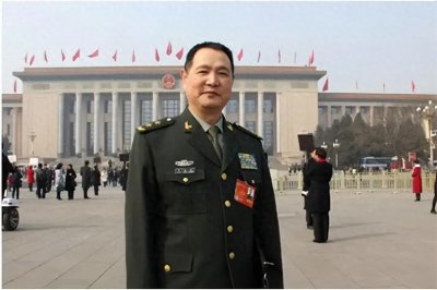 ​王洪光：当兵37年晋升中将副司令，父亲是少将，岳父是副国级少将
