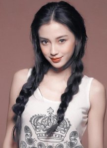 ​揭秘杨颖的混血背景：美丽基因的源头 来源于爸爸和爷爷的珍贵 馈赠