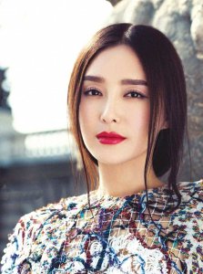 ​李小璐的闺蜜，“泰迪姐妹团”成员，最会赚钱的是五妹和七妹