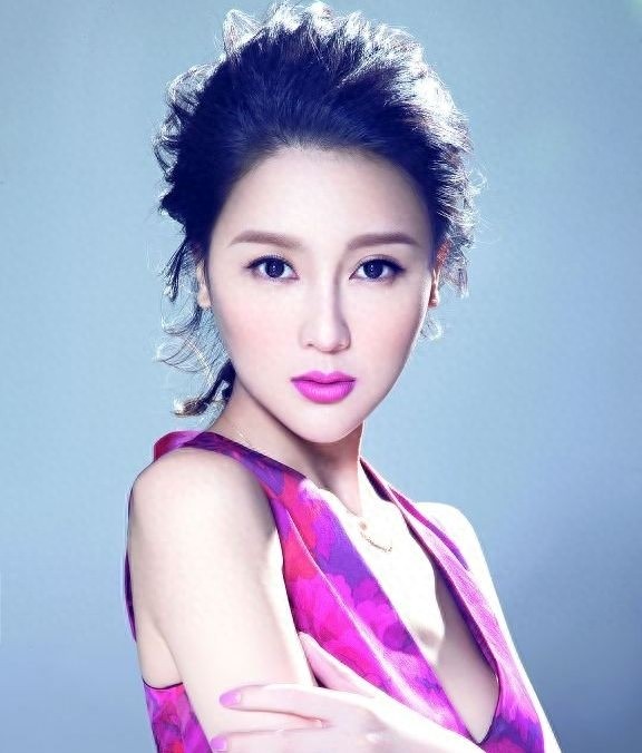 李小璐的闺蜜,“泰迪姐妹团”成员,最会赚钱的是五妹和七妹