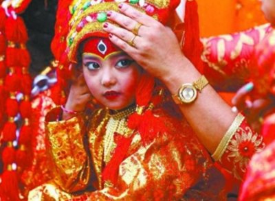 ​尼泊尔“活女神”：3岁供人朝拜，流血就会被废除，终生无人敢娶