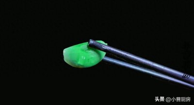 ​腌腊八蒜，切记别直接倒醋腌，教你一招快速变绿，脆嫩爽口又入味