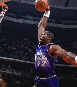 ​受伤比夺冠难度大，NBA史上五大铁人，各个堪称非人类！