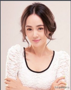 ​张定涵素颜照图片，张定涵和许晴长的像吗？