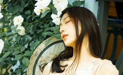 ​女人在单身期间，会不会找男人？两个大龄剩女说了心里话