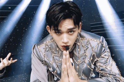 ​黄旭熙：少年意气风发！迎风自由飞翔