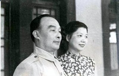 ​胡宗南与戴笠女秘书叶霞翟：婚恋很传奇，三子女皆成才，长子从政