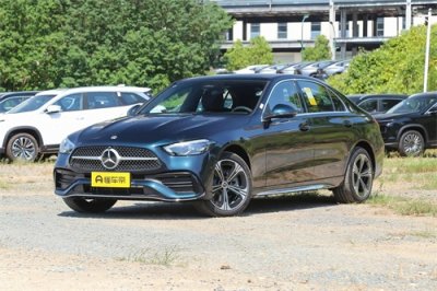 ​月薪6000贷款买奔驰C级，才开半年就后悔，车主：饭都吃不上了！