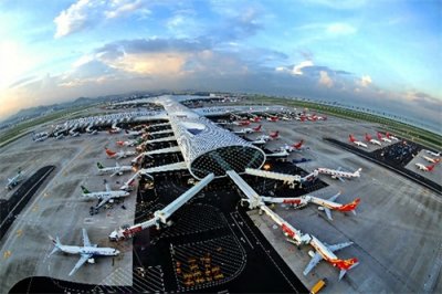 ​深圳机场：从滩涂到国际航空枢纽的飞跃