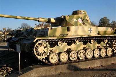 ​德国四号坦克 德军装甲顶梁柱 默默无闻，冲锋陷阵，直到柏林陷落