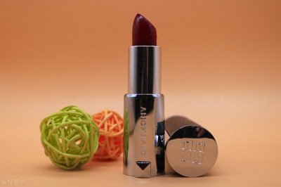 ​口红过期了还能用吗有