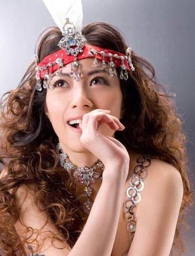 还记得那个唱《我是女生》的她吗？因拒绝潜规则最红时被雪藏