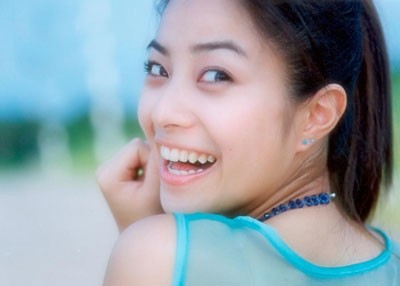 还记得那个唱《我是女生》的她吗？因拒绝潜规则最红时被雪藏