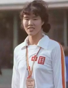 ​白帆：为养女儿单身15年，60岁再婚生子，前妻郎平亏欠于他