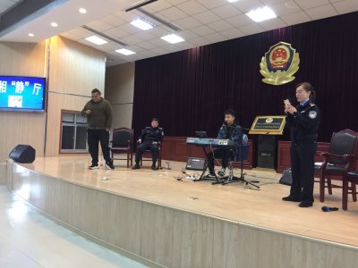 ​背后有啥故事？连音社竟到警院课堂上与警察一起酣唱