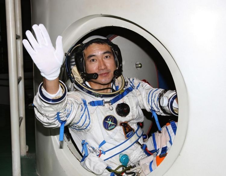 3008年神舟七号宇航员
