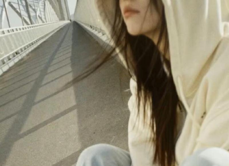 三角关系主动退出的女人