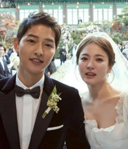 ​宋慧乔宋仲基婚纱照