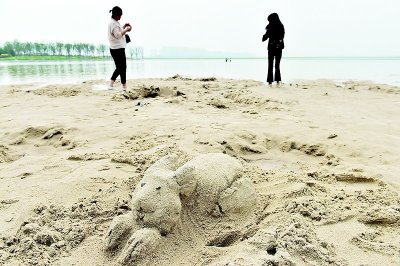 ​沙滩、浴场、游乐园这