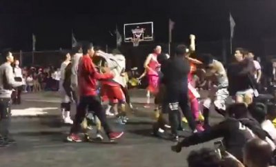 ​球场打架事件：吴悠挑